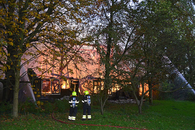 2019/213/20191027-17u33 GB 002 Grote brand IJweg NVP.jpg